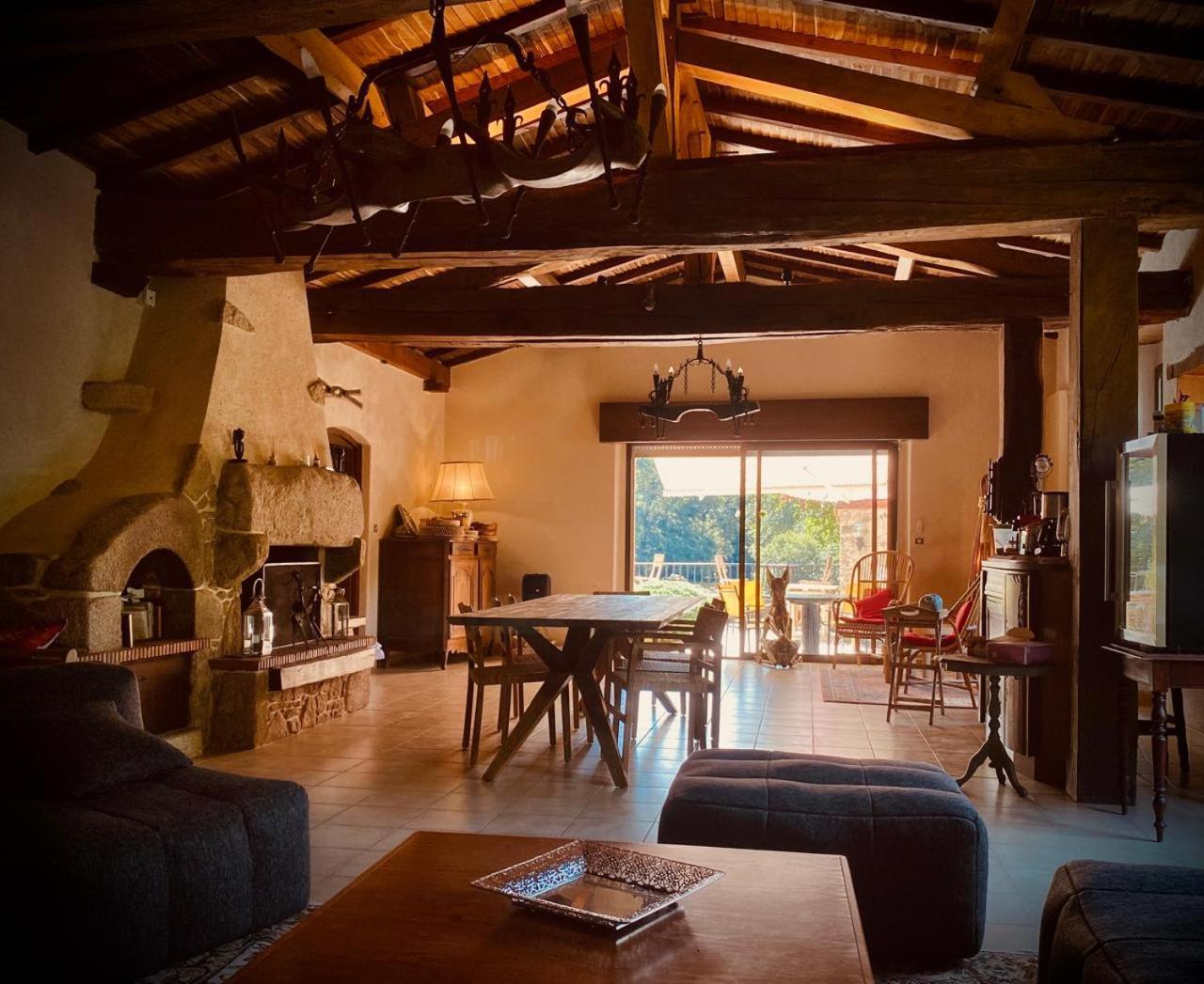 Bed and Breakfast Le Moulin Du Guy, Proche Du Puy Dufou Chanverrie Esterno foto