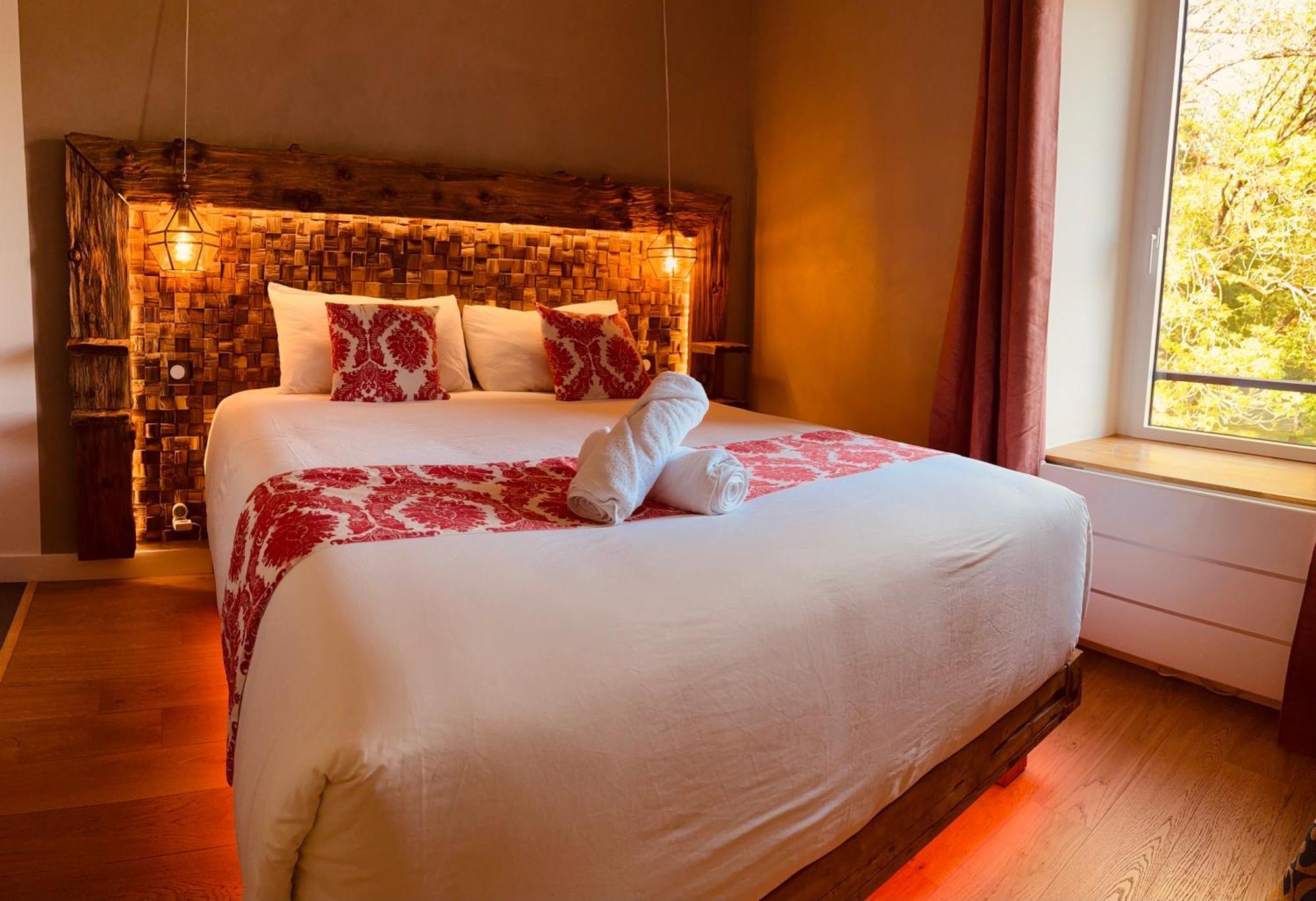 Bed and Breakfast Le Moulin Du Guy, Proche Du Puy Dufou Chanverrie Esterno foto