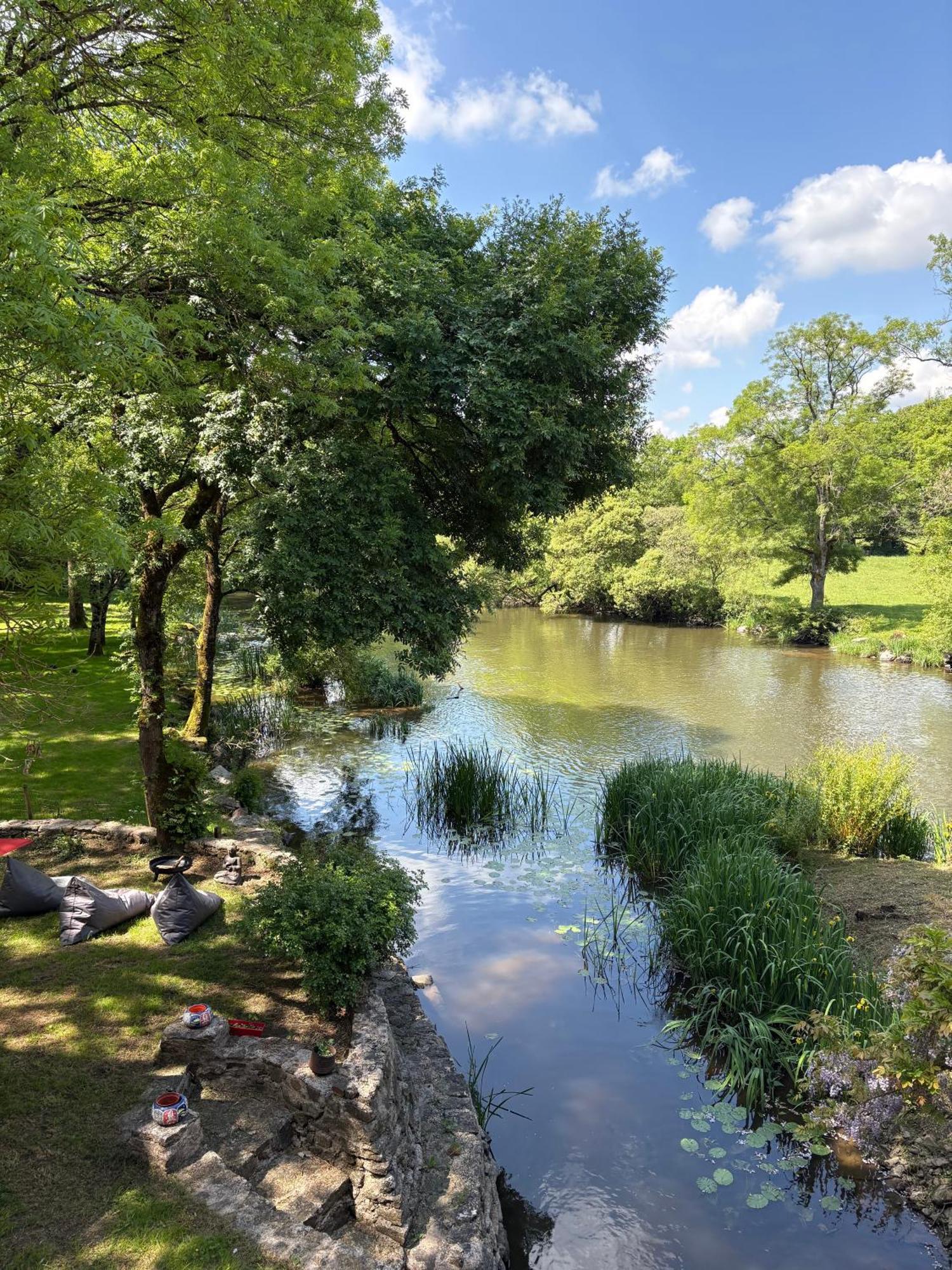Bed and Breakfast Le Moulin Du Guy, Proche Du Puy Dufou Chanverrie Esterno foto