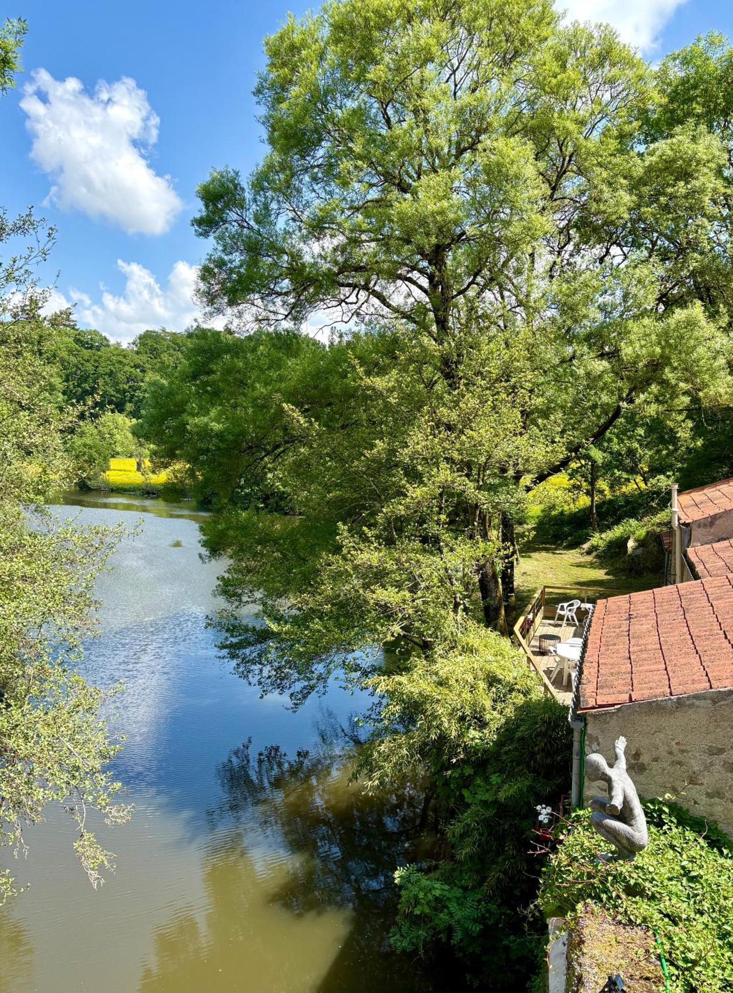 Bed and Breakfast Le Moulin Du Guy, Proche Du Puy Dufou Chanverrie Esterno foto