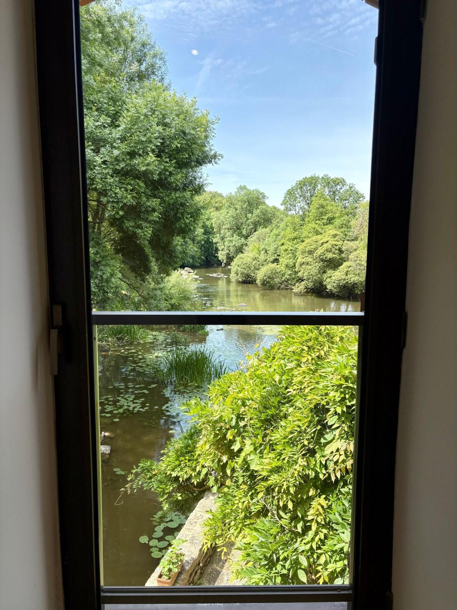 Bed and Breakfast Le Moulin Du Guy, Proche Du Puy Dufou Chanverrie Esterno foto